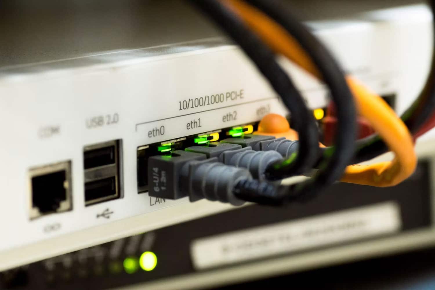 displayport-khong-hoat-dong-1 Cáp kết nối với switch hub Internet