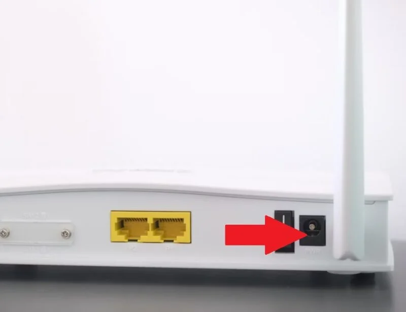 khac-phuc-loi-unusual-traffic-2 Nút reset ở mặt sau của router