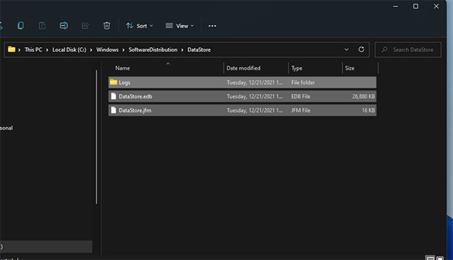 loi-microsoft-store-0x80004003-10 Chuyển đến C: > Windows > SoftwareDistribution > DataStore trong File Explorer