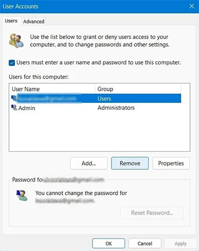sua-loi-someone-else-is-still-using-this-pc-tren-windows-1 Kiểm tra xem có bất kỳ người dùng phụ nào trong “Users for this computer” không